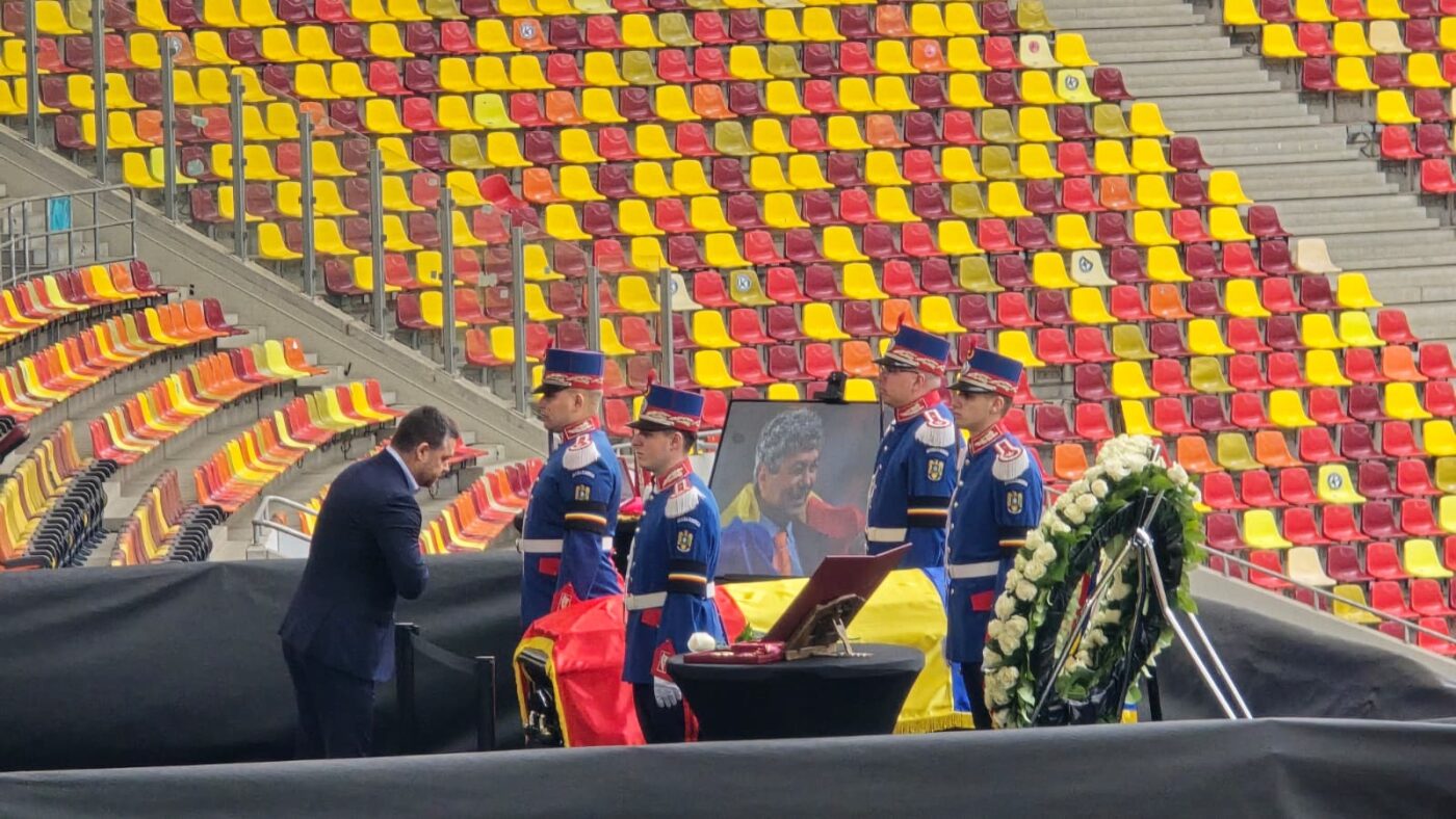 S-A STINS IL LUCE Primarul Capitalei, la catafalcul lui Mircea Lucescu