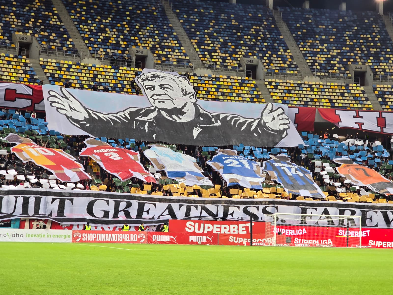 Coregrafie memorabilă! PCH, omagiu suprem pentru Mircea Lucescu la derby-ul Dinamo - Rapid