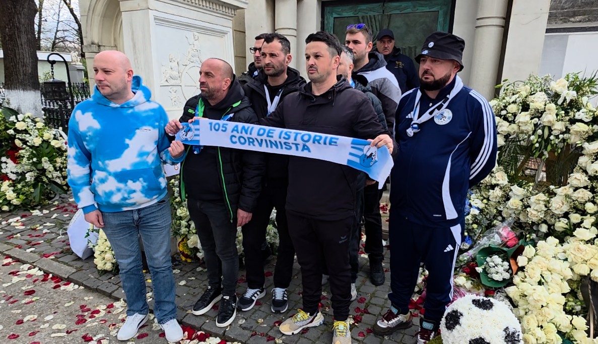 S-A STINS IL LUCE Gest unic pentru Mircea Lucescu. Ce au făcut 8 români din Hunedoara pentru a-i cinsti memoria la Bucureşti