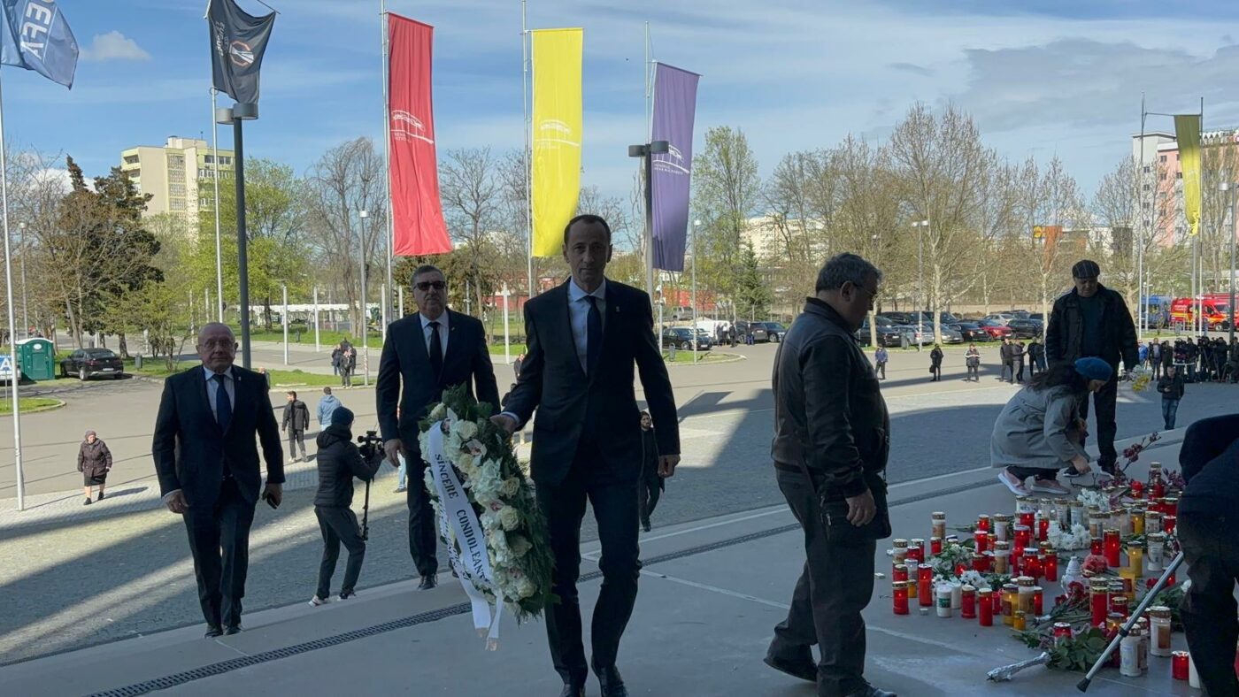 S-A STINS IL LUCE Președintele COSR, la catafalcul lui Mircea Lucescu
