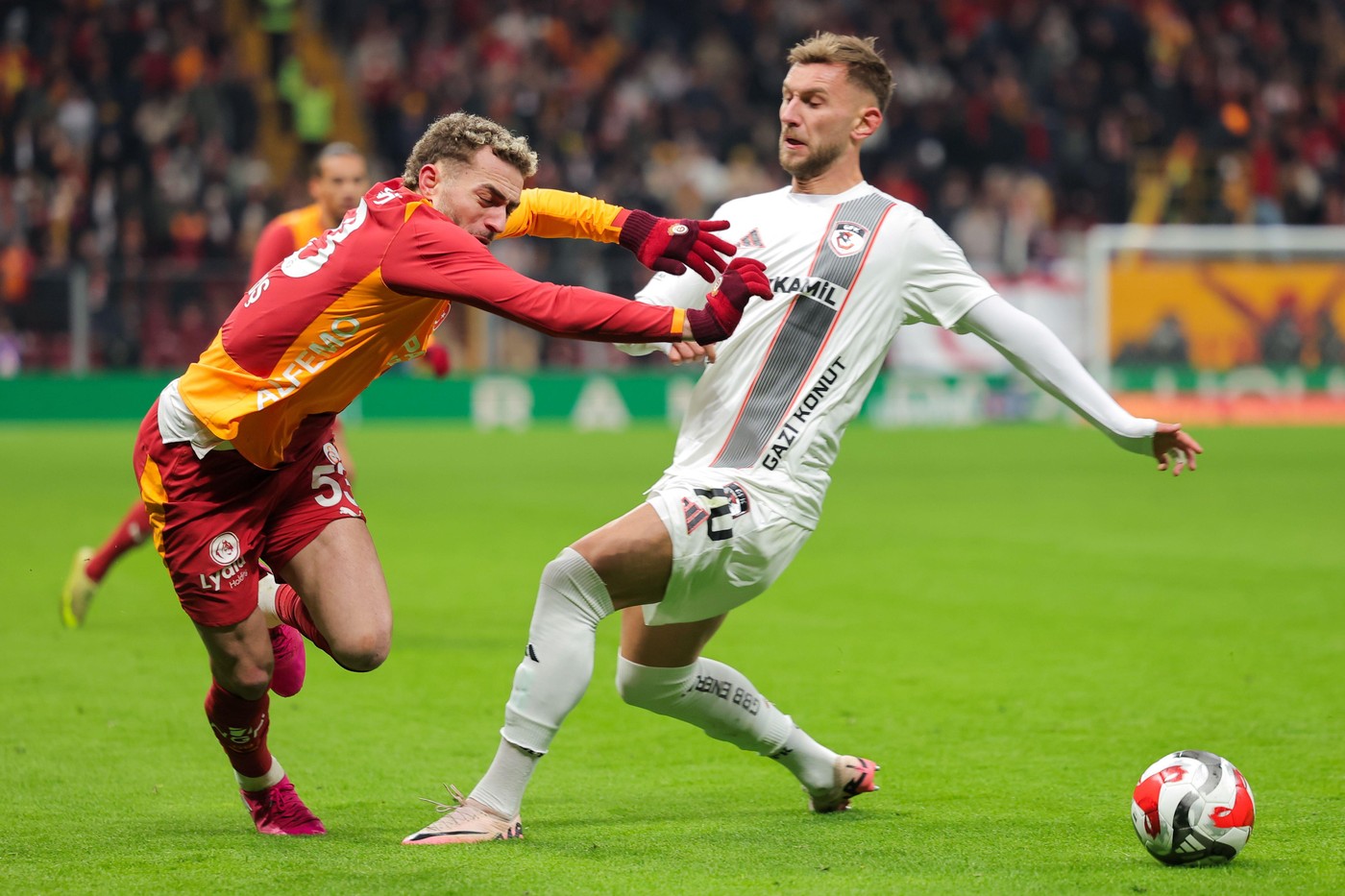 MERCATO Denis Drăguș e dorit de Mirel Rădoi la FCSB pentru titlu: „Are un singur DEFECT!”