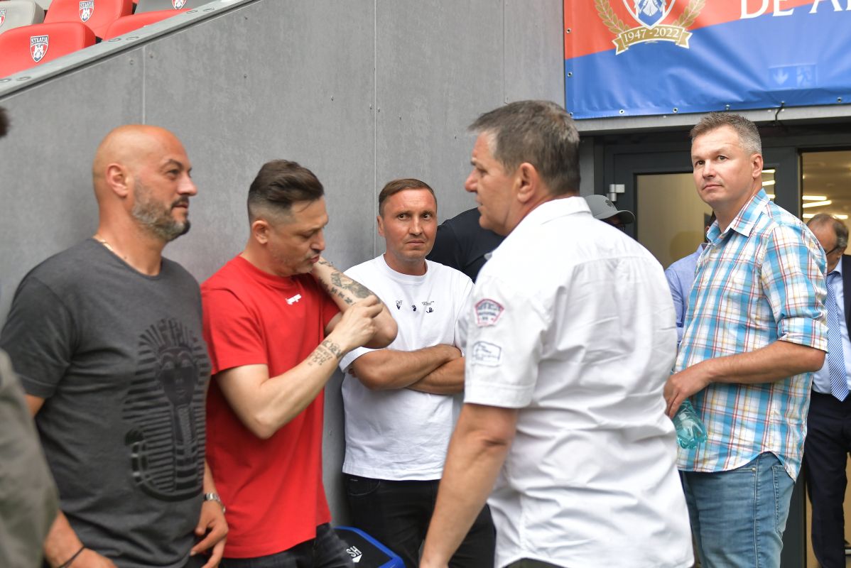 INTERVIU A fost unul dintre „copiii” lui Mircea Lucescu și dezvăluie: „Mi-a luat apartament, m-a înscris la facultate. Ne ducea la stomatolog și ne învăța cum să ne îmbrăcăm”