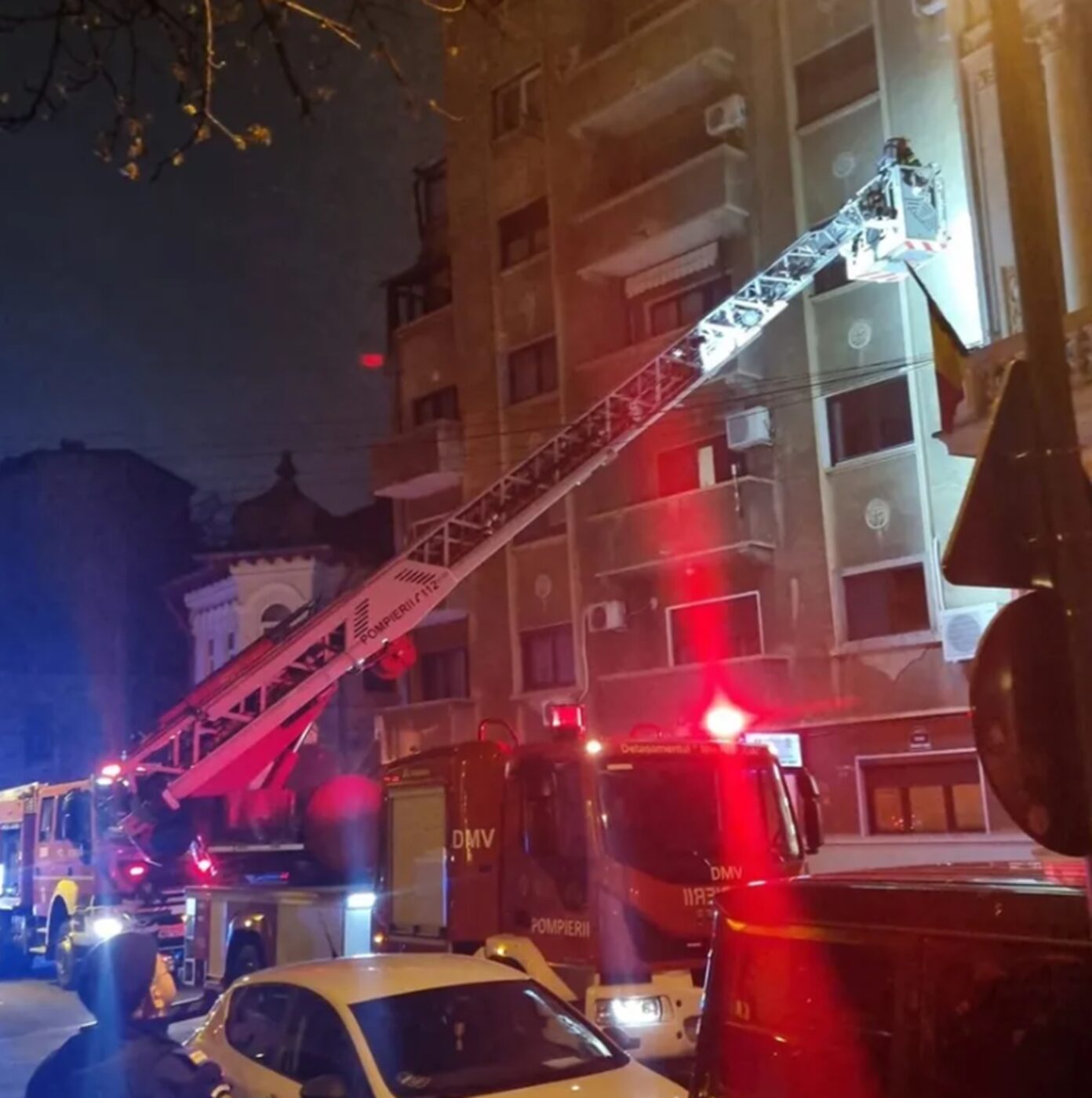 Explozie într-un bloc de pe strada Dionisie Lupu din București în care locuiesc un fost premier al României și vicepreședintele ANS