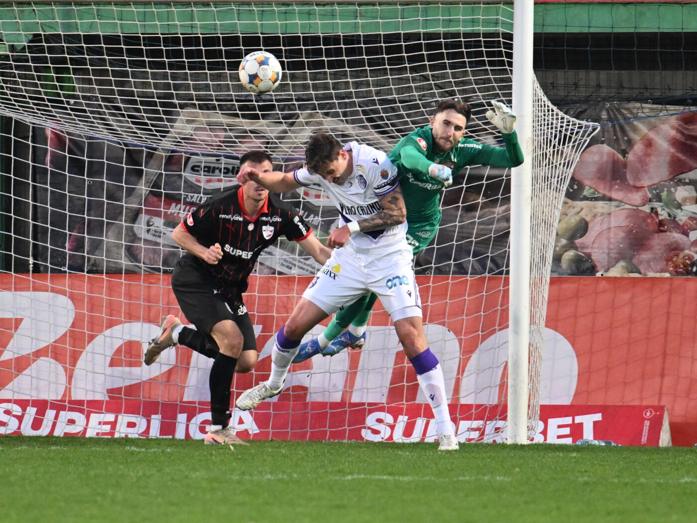 CRONICĂ Pansament peste rana deschisă: Dinamo termină la egalitate cu FC Argeș și oprește hemoragia celor cinci înfrângeri consecutive în Superliga