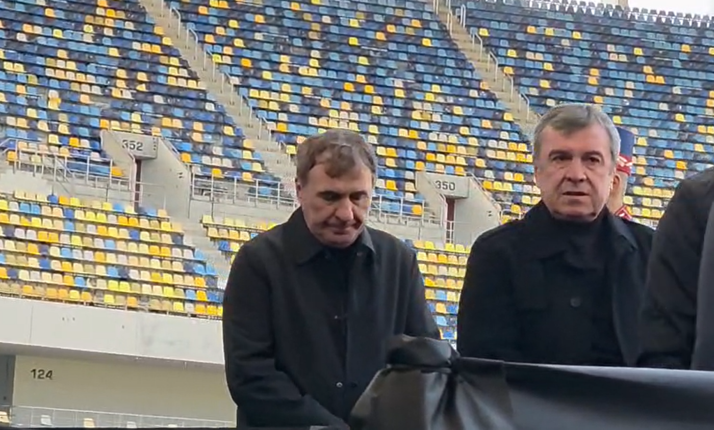S-A STINS IL LUCE Gică Hagi, printre primii care au venit să-și ia adio de la Mircea Lucescu. Alte nume uriașe din fotbal i-au adus omagii fostului antrenor