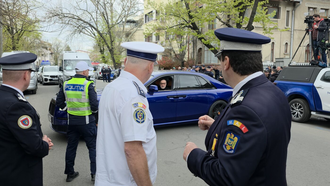 S-A STINS IL LUCE Gigi Becali, oprit de polițiști! De ce l-au întors din drum la înmormântarea lui Mircea Lucescu