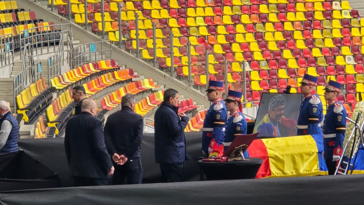S-A STINS IL LUCE Gloriile Stelei, la catafalcul lui Mircea Lucescu
