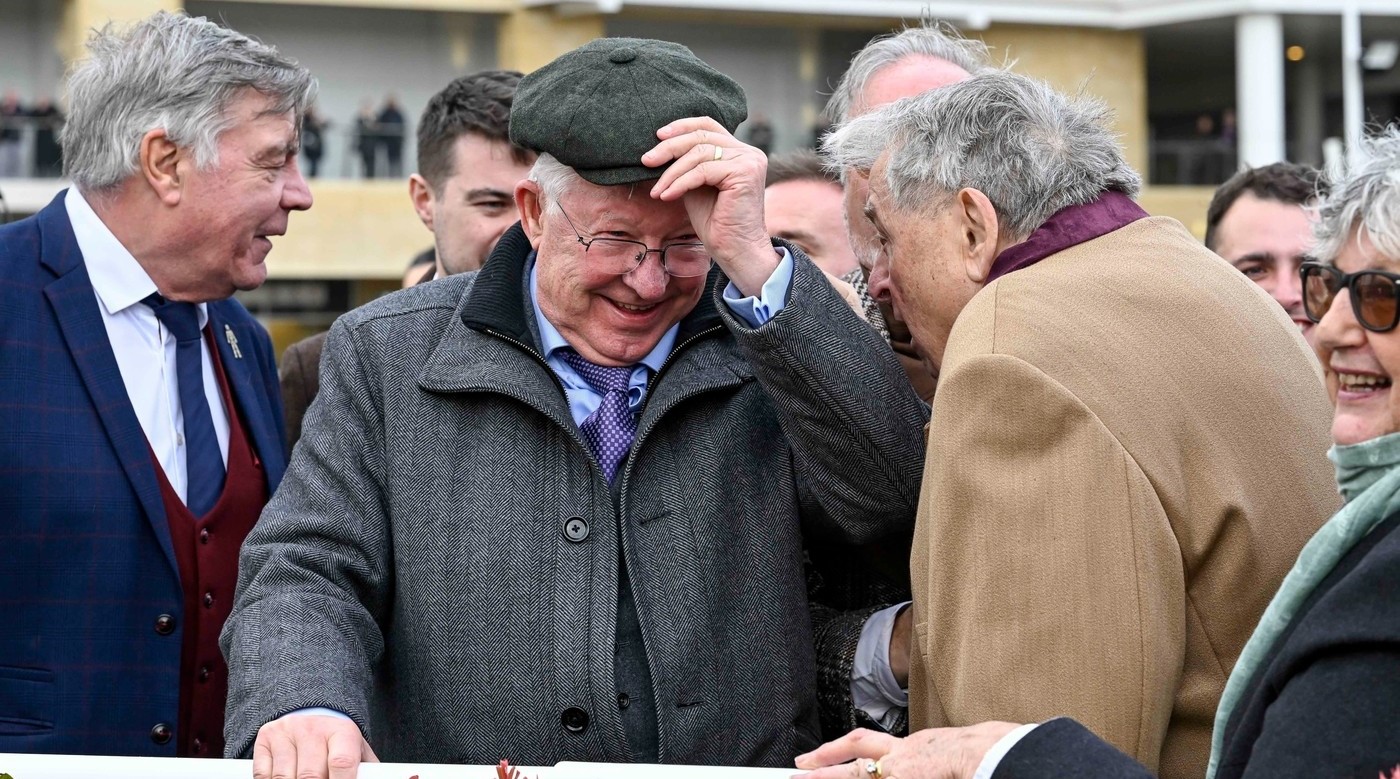 Legendarul antrenor de 71 de ani a cerut sprijinul unui psiholog ca să se poată obișnui cu ideea că se retrage din fotbal: „E ca un drog”