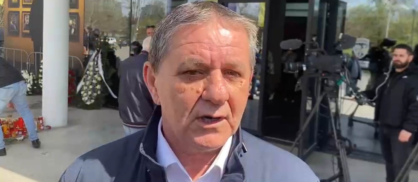 S-A STINS IL LUCE Marius Lăcătuş, dărâmat la catafalcul lui Mircea Lucescu: „S-a abătut necazul asupra familiei”