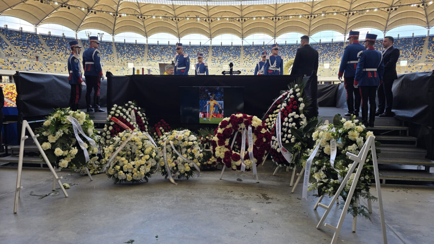 UPDATE Răzvan Burleanu și Mihai Stoichiță au depus coroane la catafalcul lui Mircea Lucescu