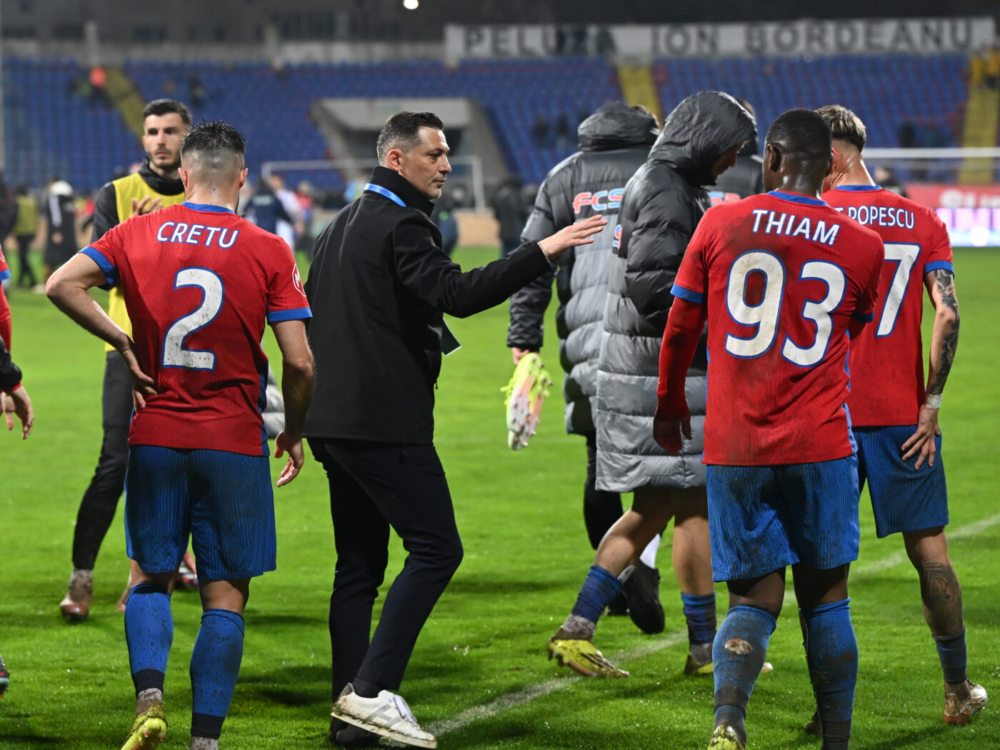 Mirel Rădoi i-a băgat de urgență în ședință pe fotbaliștii FCSB. Anunță măsuri imediate: „E o mare problemă!”