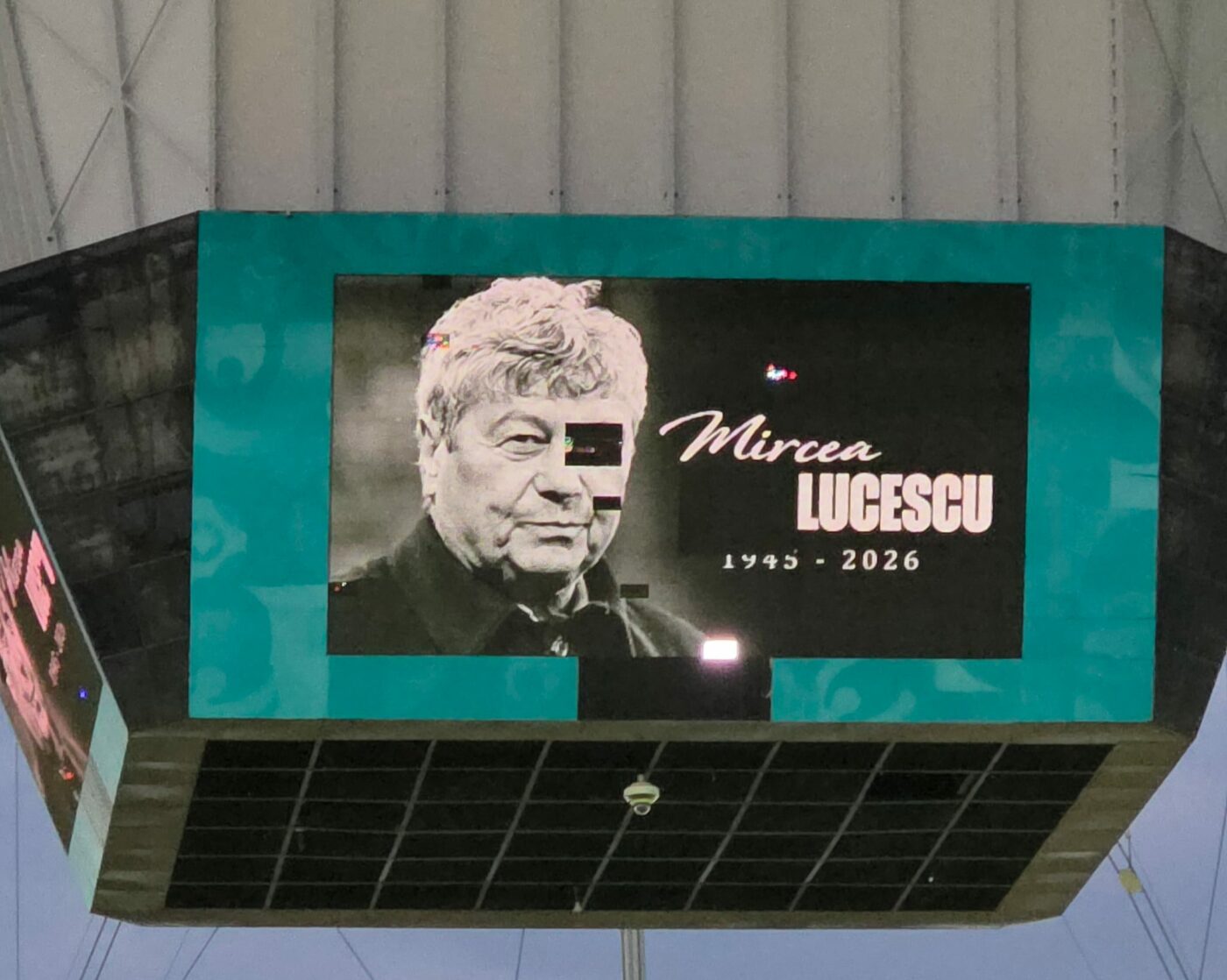 Rușine pentru primăria lui Ciprian Ciucu! Chipul lui Mircea Lucescu, desfigurat pe tabela de la Arena Națională la FCSB – Oțelul