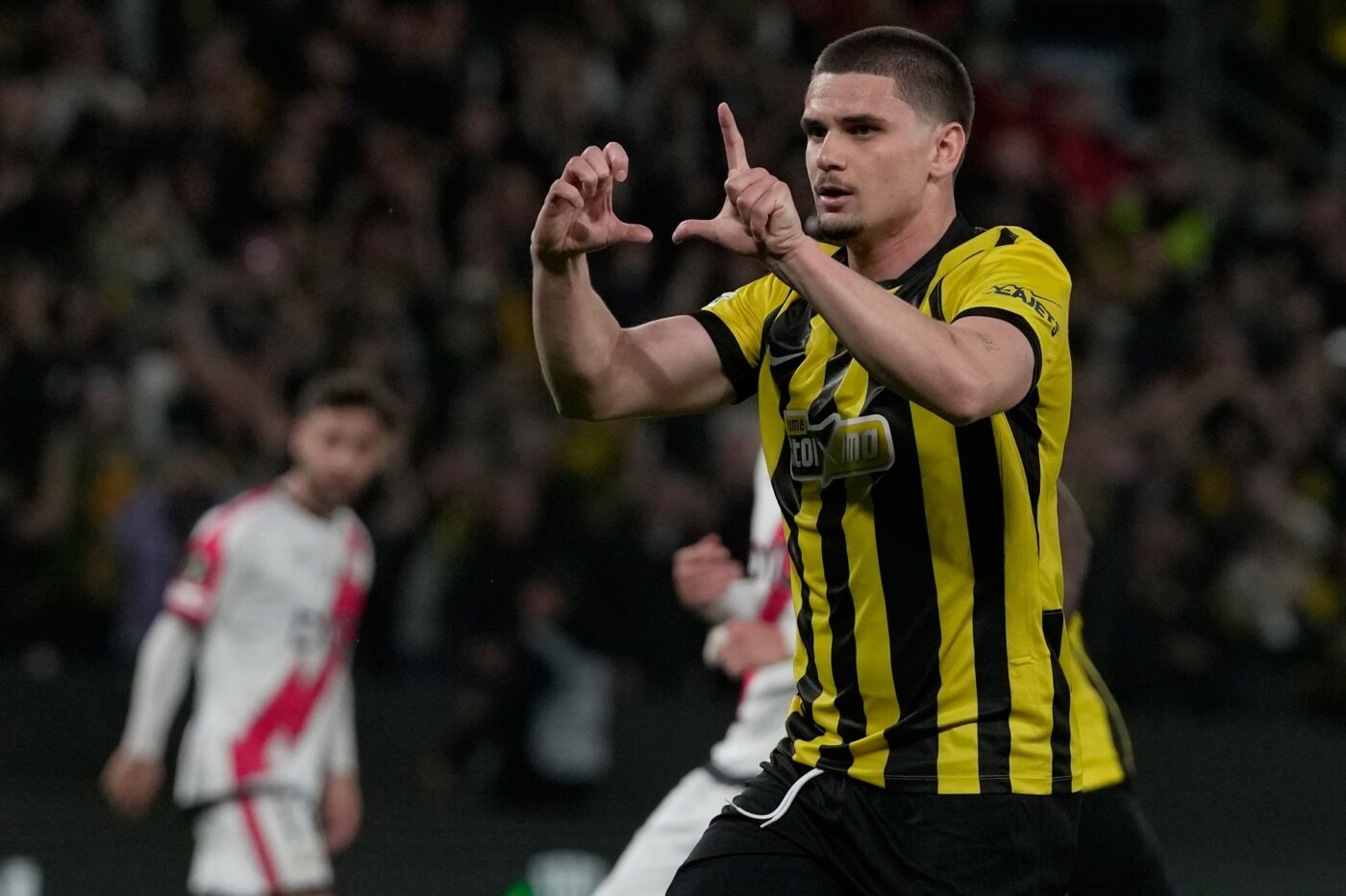 Răzvan Marin, prestație excelentă la AEK Atena – Rayo Vallecano 3-1! Dar, trupa lui Andrei Rațiu se califică în semifinalele Conference League
