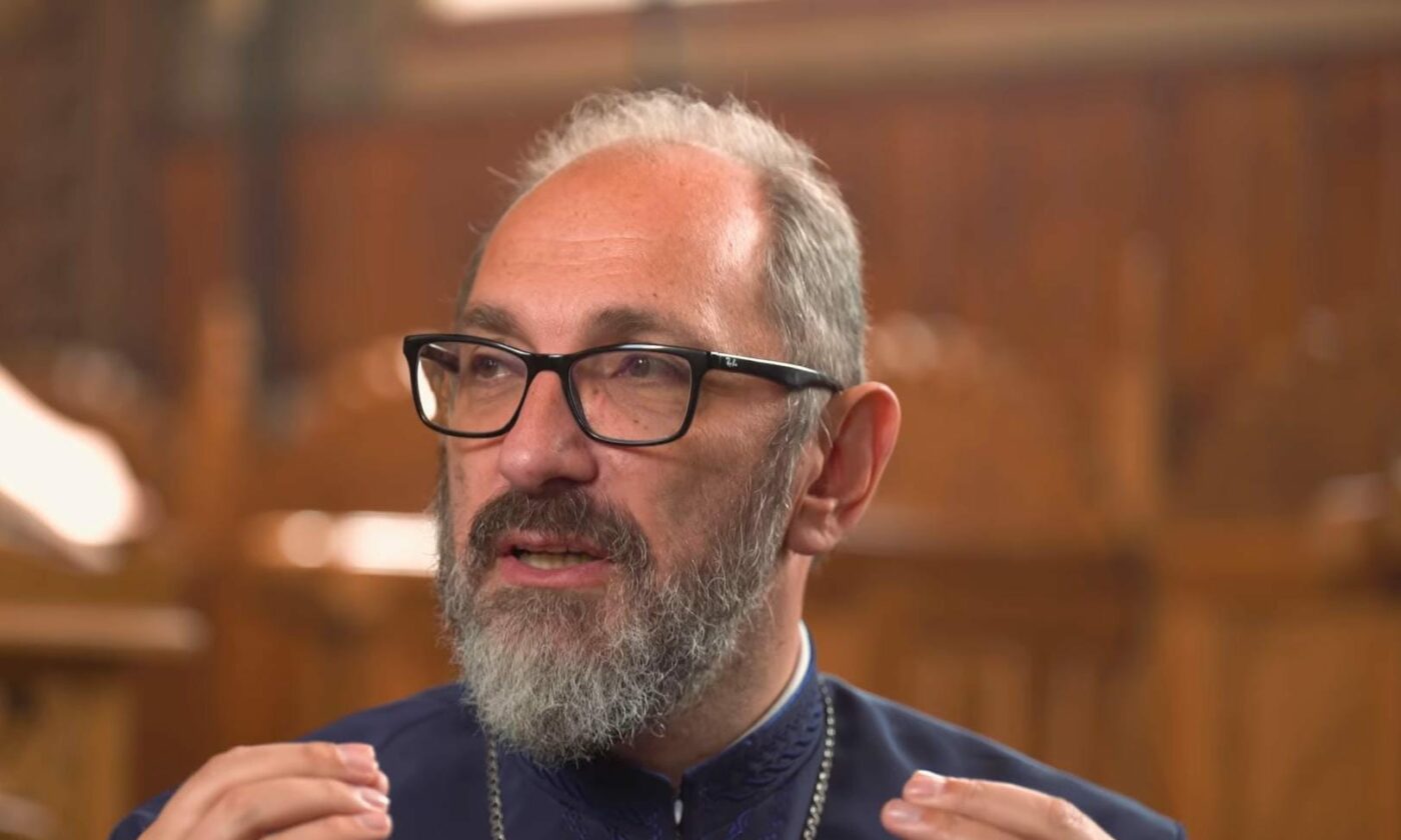 EXTRA Cu ce echipă de fotbal ține Părintele Necula și cel mai frumos compliment pentru Gică Hagi: „Cu ce să îl înlocuiești în ochii unui copil?”