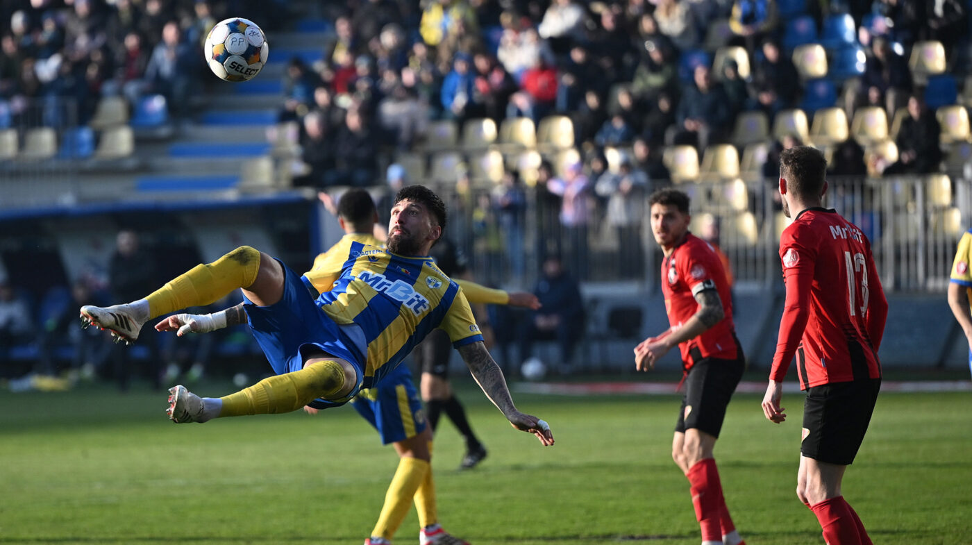 LIVE Petrolul – FK Csikszereda 0-0, Live Text Online, în etapa 3 din play-out-ul Superligii. Eppel trage din prima, dar Bălbărău scoate mingea de sub transversală