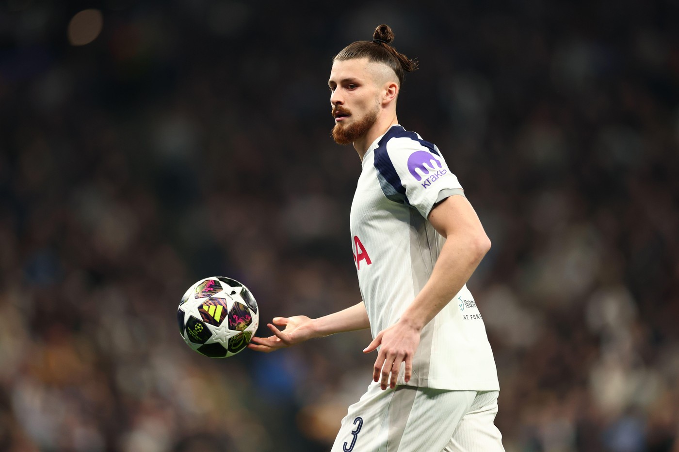 Radu Drăguşin pleacă de la Tottenham. Transferul e negociat în culise: „Îl ştie bine”