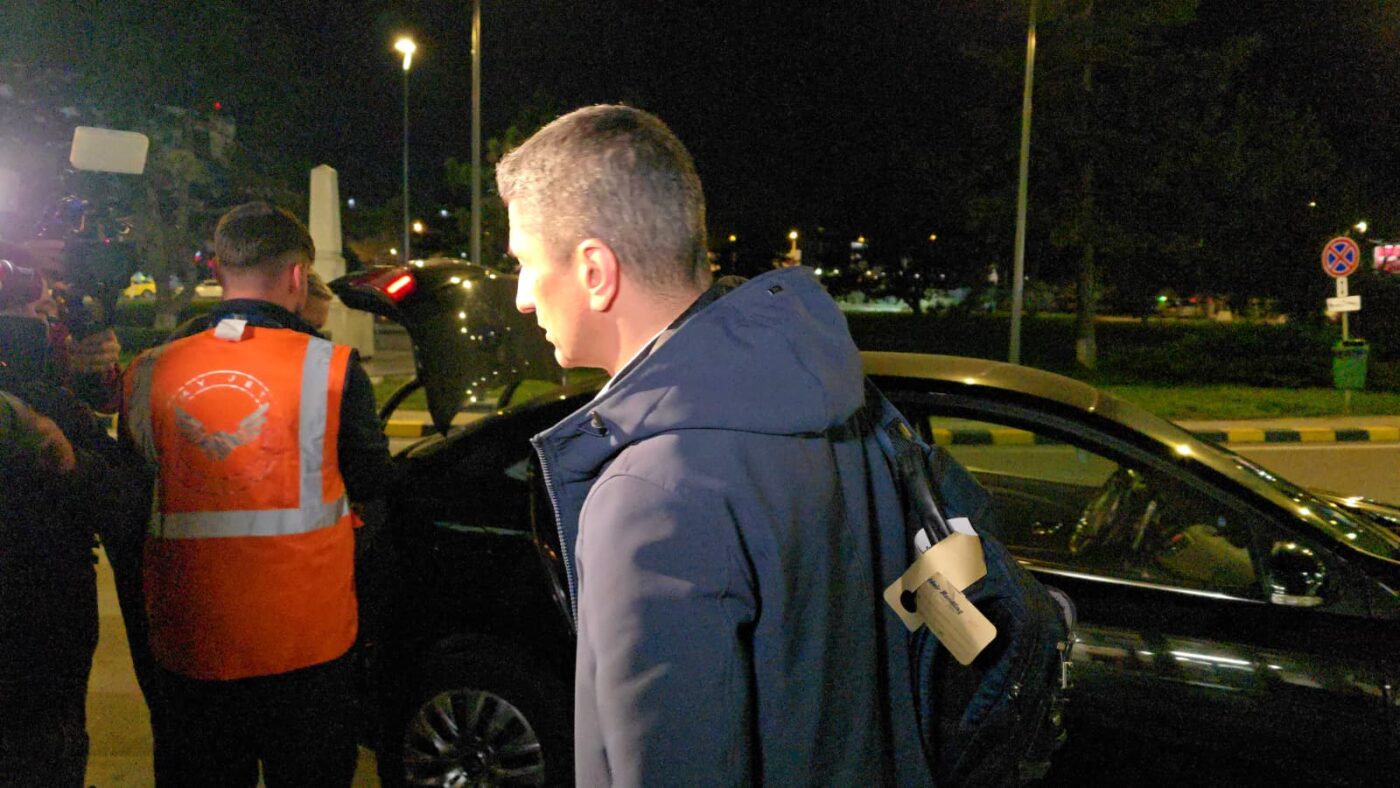 VIDEO Răzvan Lucescu a ajuns în România pentru a fi alături de Mircea Lucescu: „E o situație grea”. Primele imagini de pe aeroport