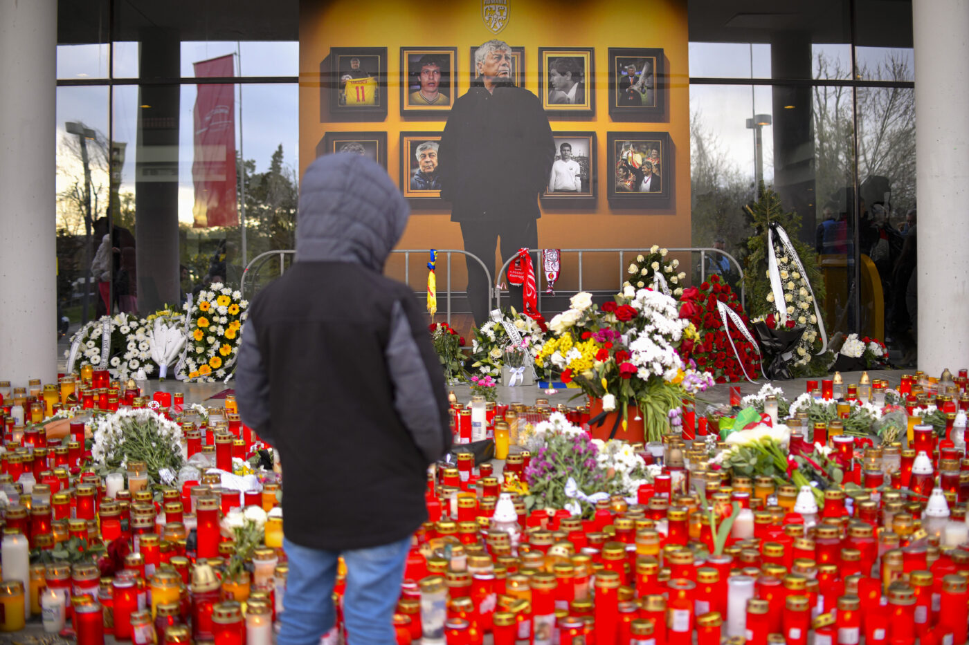 EDITORIAL România, din nou la înălțime! Andrei Preotu descrie „filmul” prin care 15.000 de conaționali au dat o lecție de decență și atașament la despărțirea de marele Mircea Lucescu