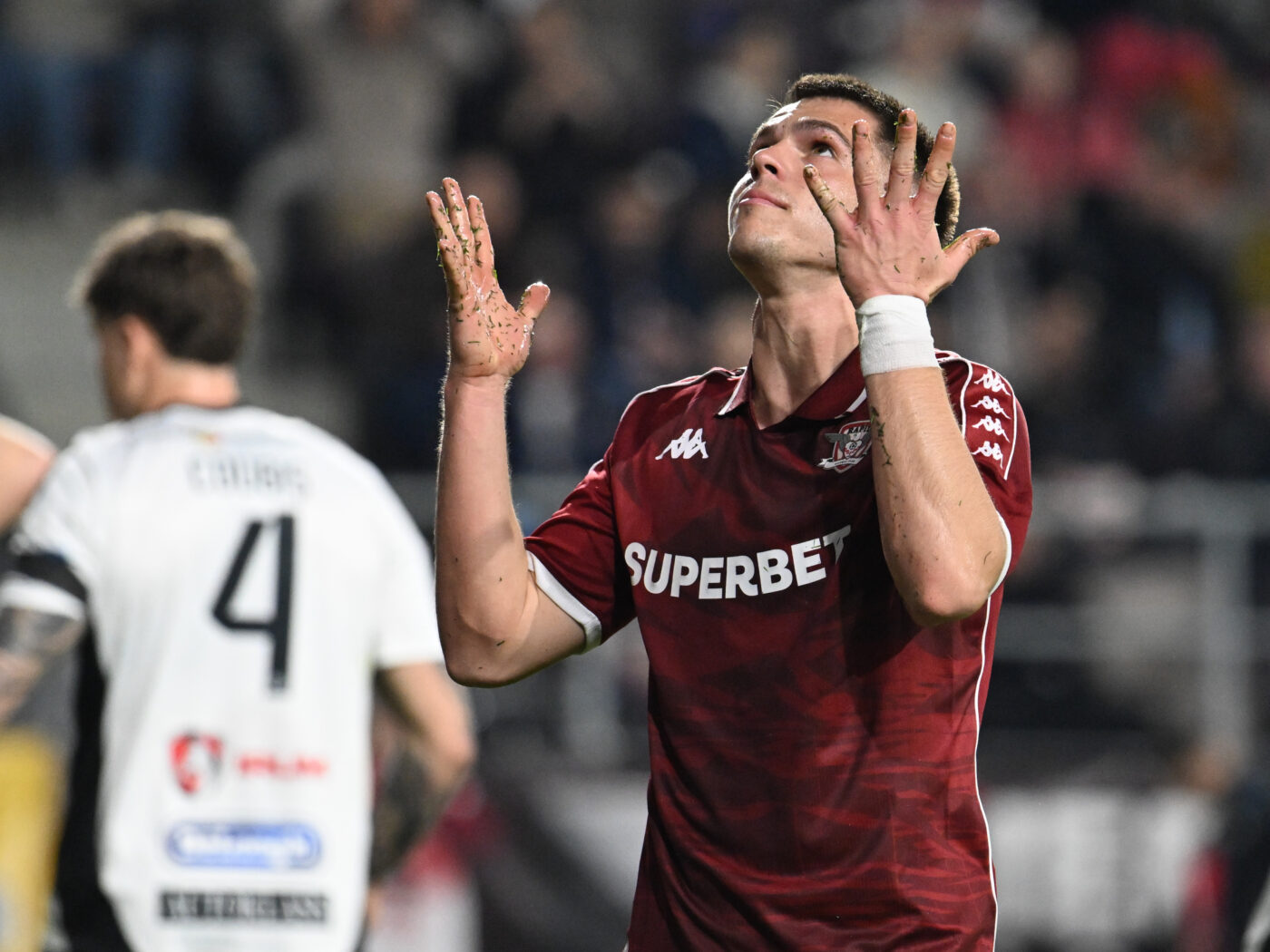 CRONICĂ Șapte lanțuri și-o cătușă ascund titlul după ușă în Giulești! Rapid – U Cluj 1-2, cinci puncte diferență și trei ani fără victorie în fața ardelenilor
