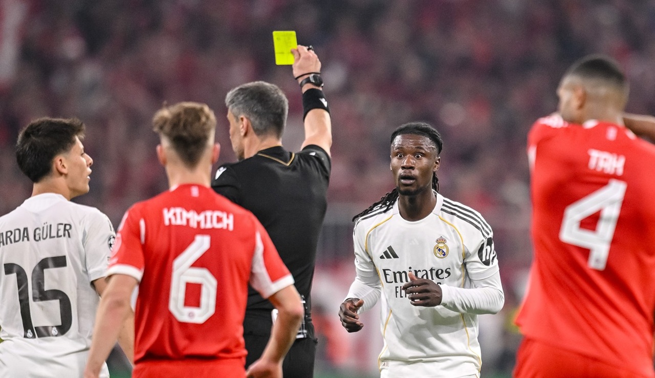Ce nebunie! Fotbaliștii lui Real Madrid l-au înconjurat pe teren pe arbitrul Vincic la finalul meciului cu Bayern: Guler a fost eliminat!