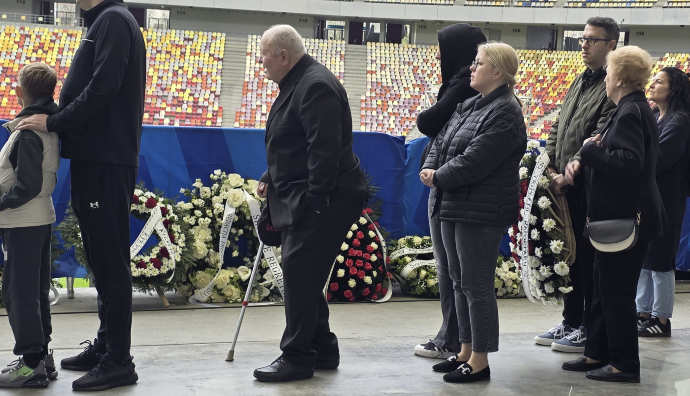 Cine este bătrânelul de 75 de ani, venit în baston, la căpătâiul lui Mircea Lucescu. Povestea tripleților săi și legătura specială cu fostul selecționer