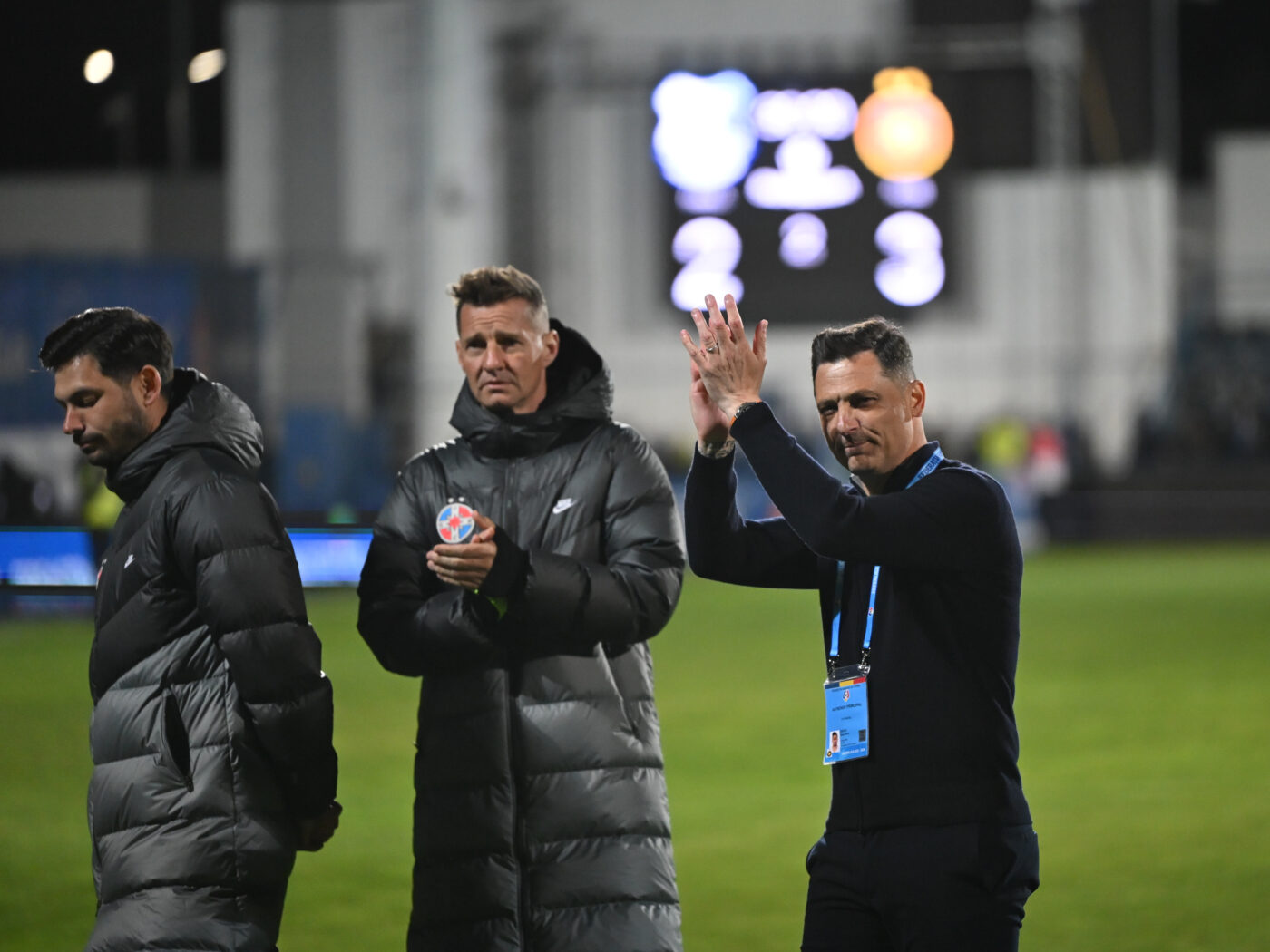 AU REZILIAT în masă cu FCSB. Toți oamenii lui Mirel Rădoi au plecat