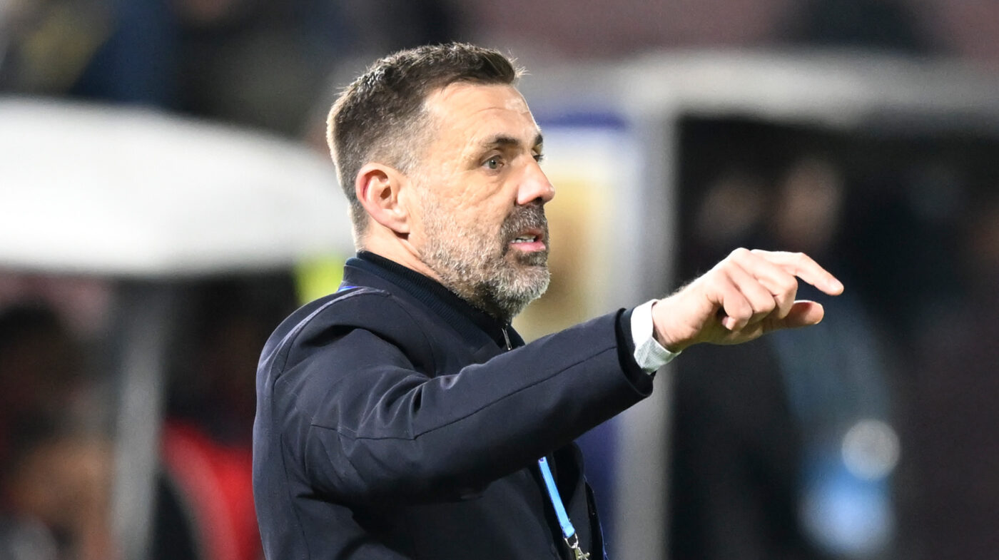 DECLARAȚII Kopic și fotbaliștii lui Dinamo încearcă să acopere dezastrul din play-off, deși clasamentul arată groaznic: „Mai avem șanse la titlu”