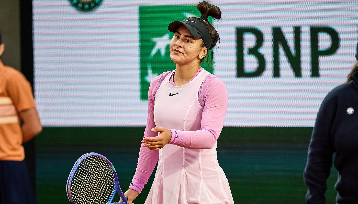 a-inceput-sa-planga-in-hohote-pe-terenul-de-la-roland-garros-spre-stupefactia-spectatorilor-reactia-biancai-andreescu.jpg