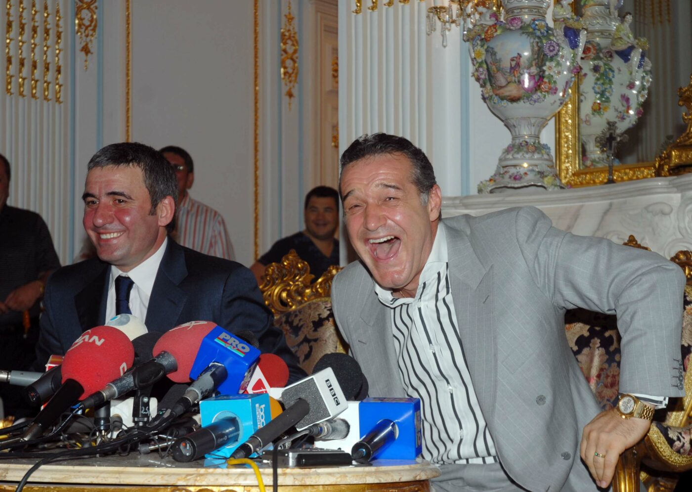 Adevărul dur despre cum e, de fapt, relația naș-fin între Gică Hagi și Gigi Becali: „Se văd doar la nunți. S-a dus apropierea”