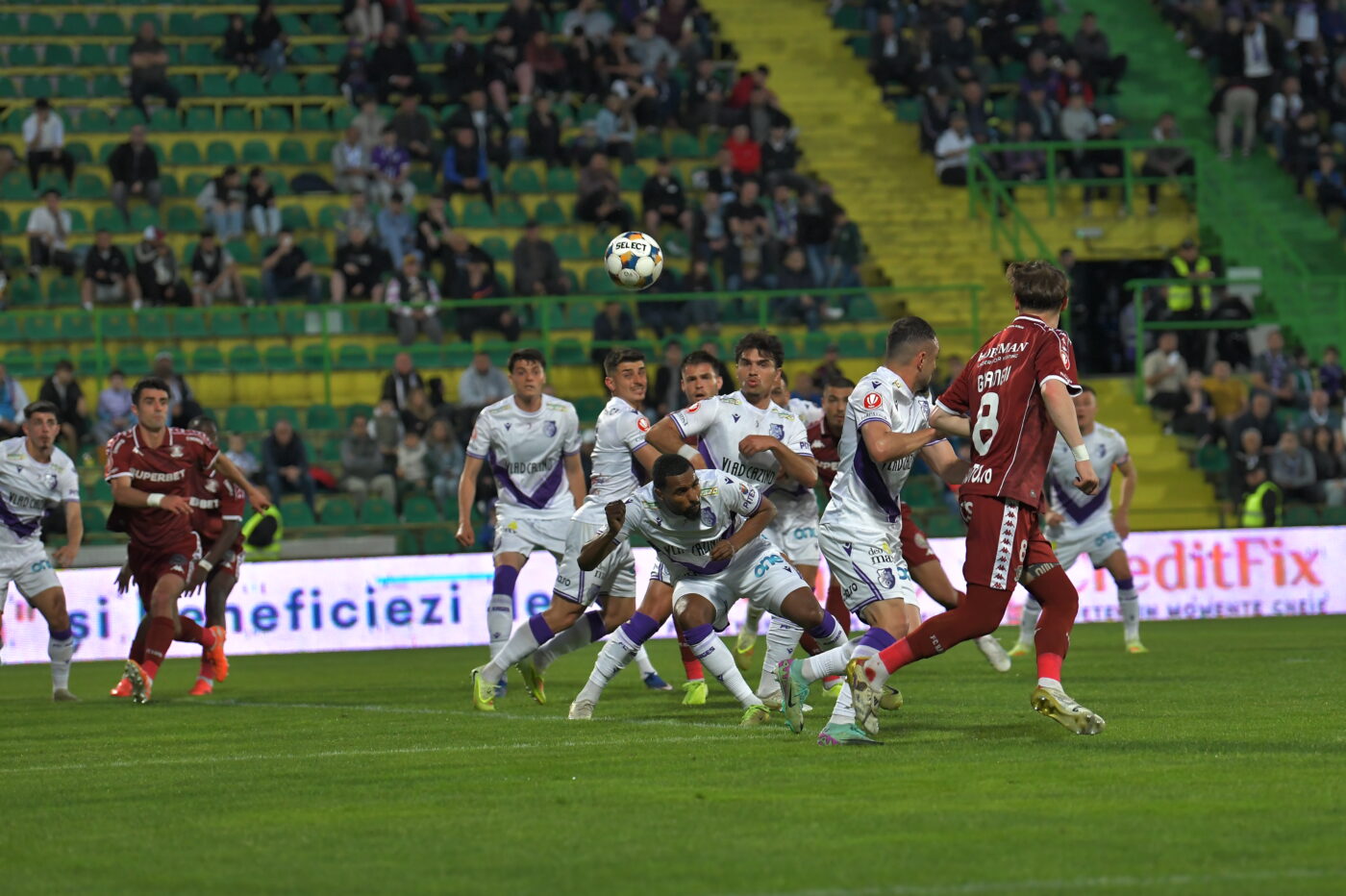 CE NE-BU-NI-E! FC Argeș a ratat un penalty cu Rapid, în minutul 90+10, la 2-2!