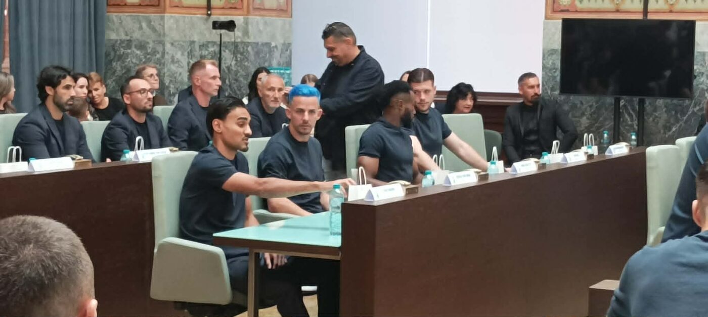 Campionii României au primit titlul de cetăţeni de onoare ai Craiovei. Cine a lipsit şi cum a apărut căpitanul Bancu la eveniment