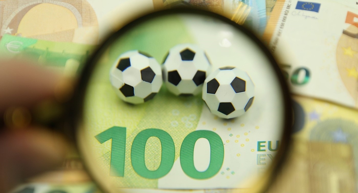 MERCATO „Bank of America” a anunțat că nu mai e mult până se va face transferul de 1.000.000.000 de euro în fotbal