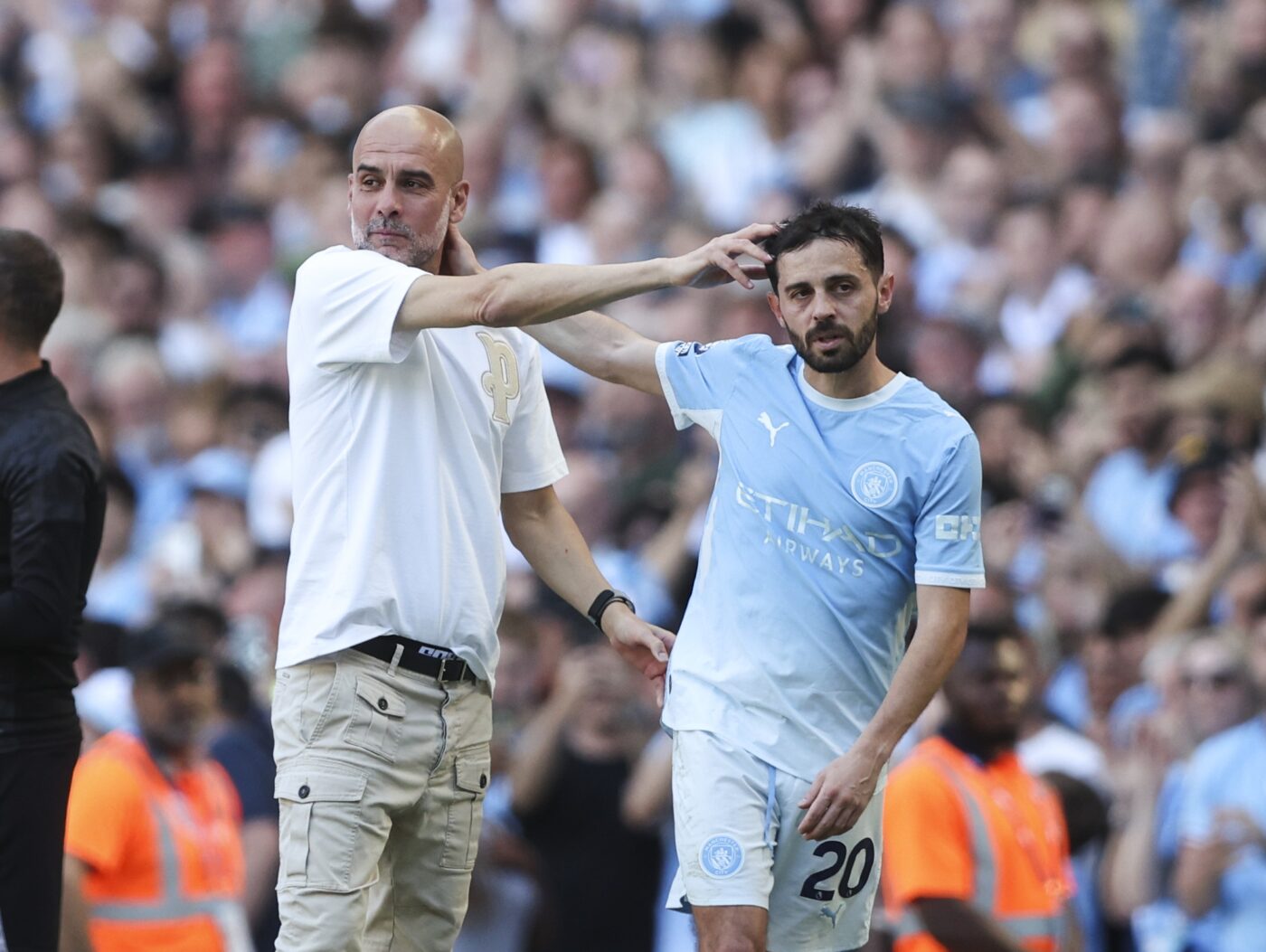 Guardiola a plâns ca un copil, pe teren. Imaginile fac înconjurul lumii