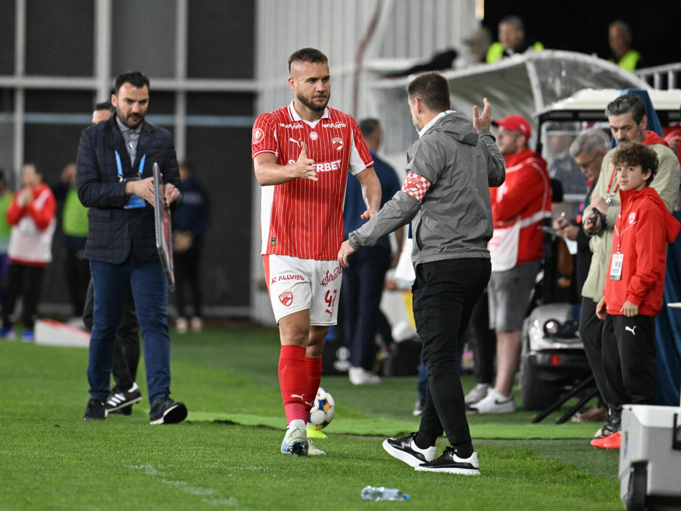 Cât stă George Pușcaș. Dinamo a aflat cât de gravă e accidentarea