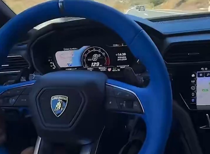Ce a făcut un fotbalist la volanul unui Lamborghini Urus. S-a și filmat, iar rețelele de socializare au „explodat”