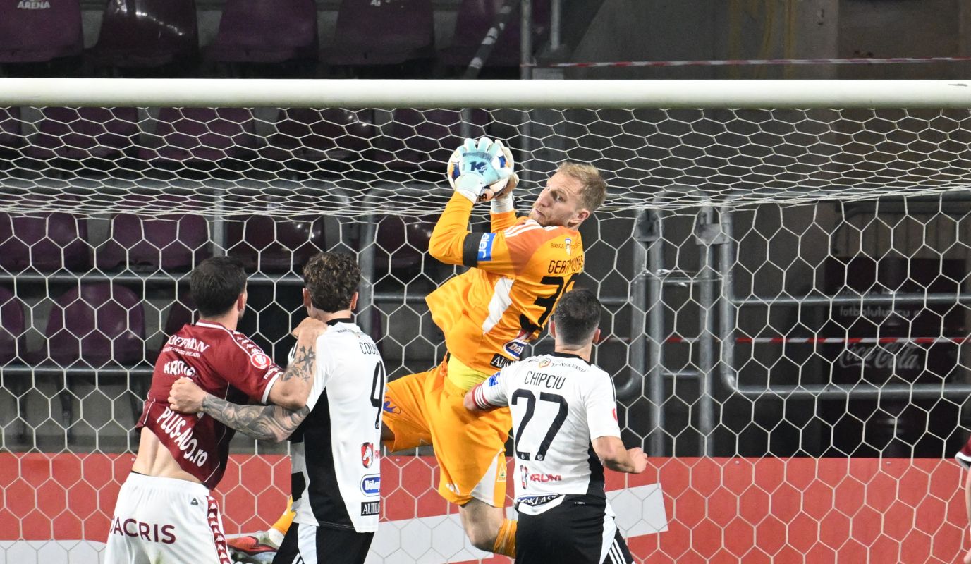 Cel mai bun portar din Superliga pleacă din România. Cu cine semnează după ce l-a refuzat pe Mirel Rădoi