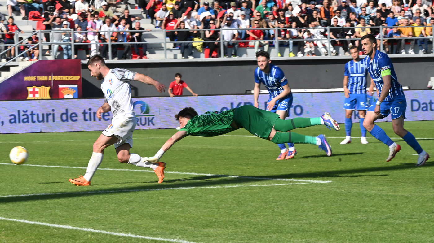 LIVE Chindia – Farul 1-2, Live Text Online, în prima manșă a barajului de promovare/menținere în Superliga. Alibec trimite mingea în transversală