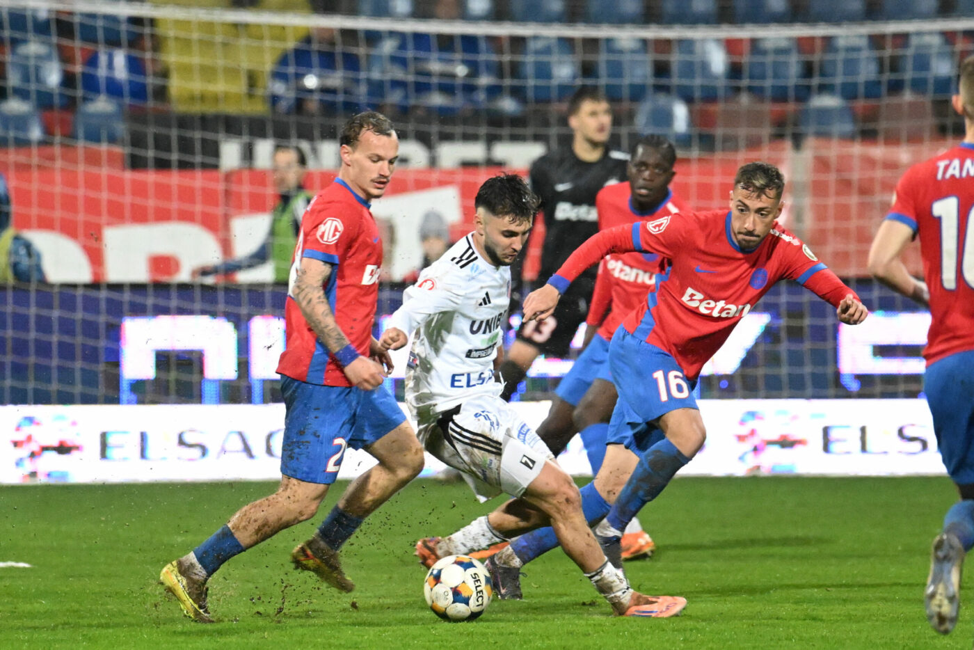 Cine transmite la TV FCSB – Botoșani, semifinala barajului pentru Conference League