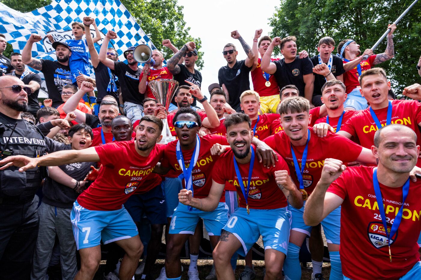 SPECIAL Corvinul Hunedoara se întoarce în Superliga după 34 de ani! Lista orașelor care au avut de așteptat cel puțin un deceniu să revină în prima ligă