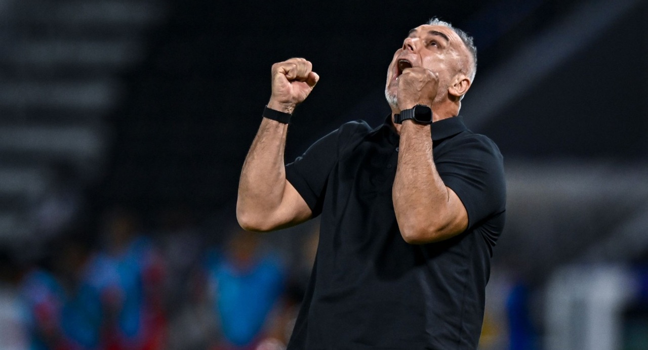Cosmin Olăroiu a primit oferta de-a dreptul astronomică! Al-Jazira i-a pus pe masă un salariu peste cât va primi Chivu la Inter în noul contract