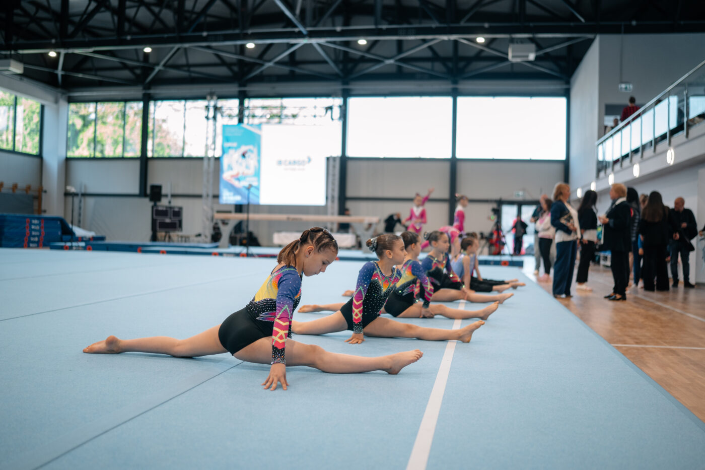 Articol susținut de Optical Investment Group. OPTIblu, alături de tinerele gimnaste la Cupa Andreea Răducan, competiția unde viitoarele sportive ale României învață ce înseamnă performanța