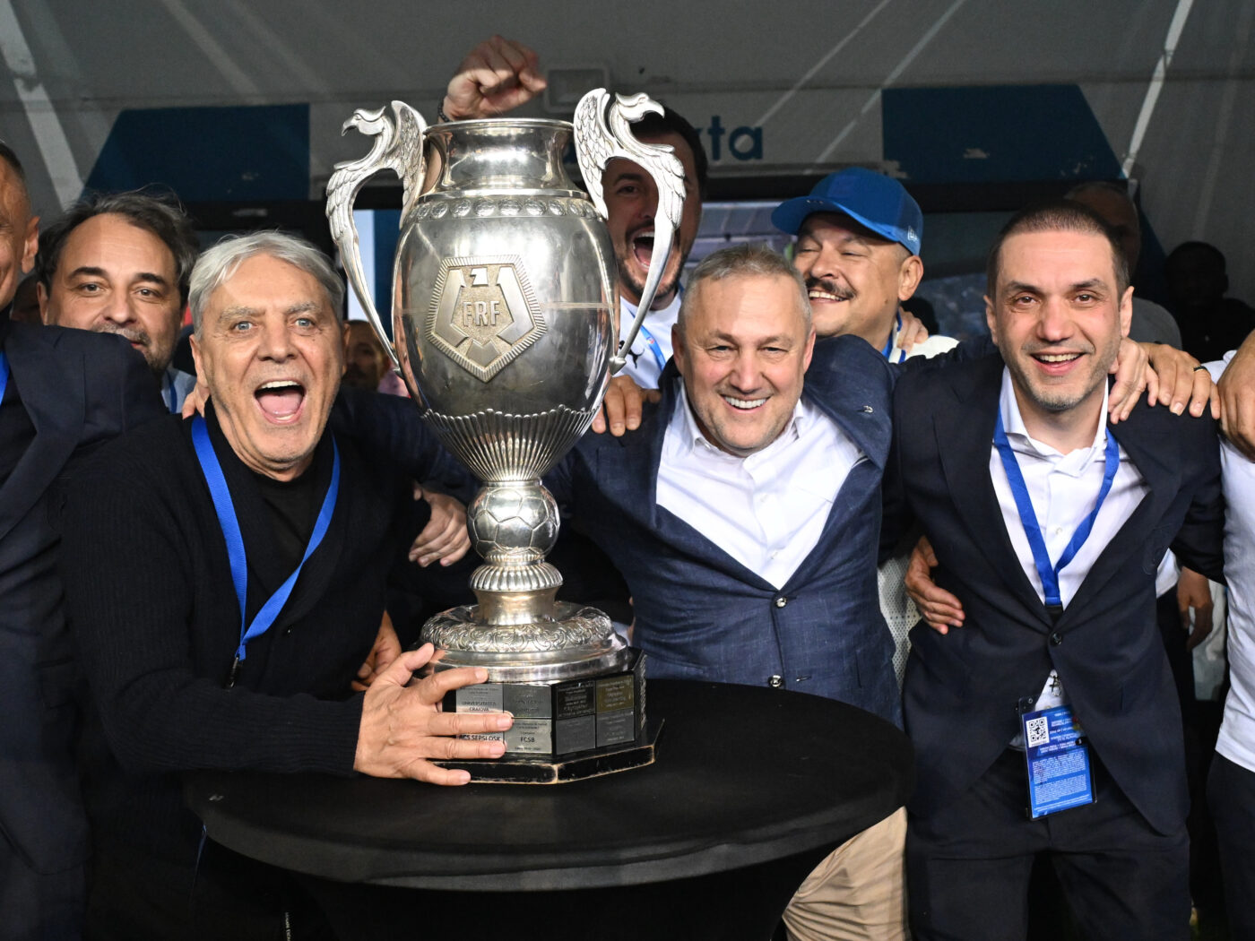 EXCLUSIV Craiova își caută bombardier pentru a ajunge în Liga Campionilor: „Mike să iasă pe piață!”. Jucătorul care nu trebuie să plece din Bănie