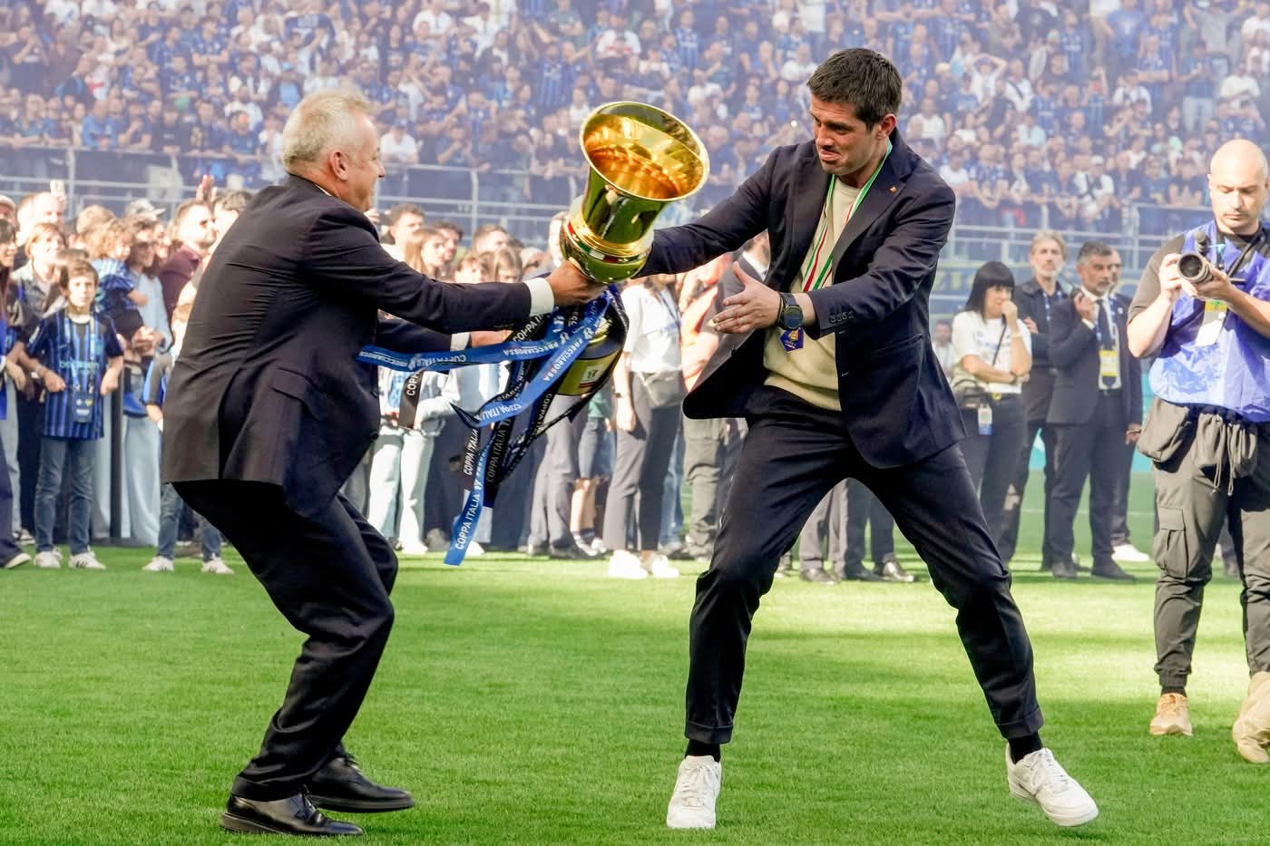 „Nu a fost ușor să îndreptăm ce s-a greșit anul trecut!”. Cristi Chivu l-a taxat public pe Inzaghi chiar pe gazon, cu medalia la gât!