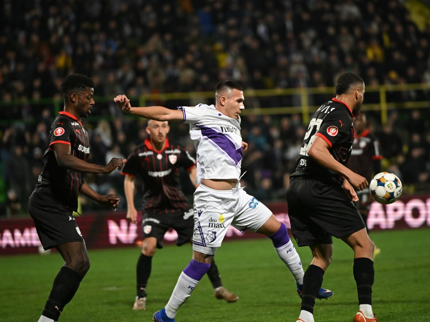 LIVE Dinamo – FC Argeș, Live Text Online, ora 19:00, în etapa 8 din play-off-ul Superligii. Echipele de start. „Câinii roșii” își pot consolida locul de cupă europeană