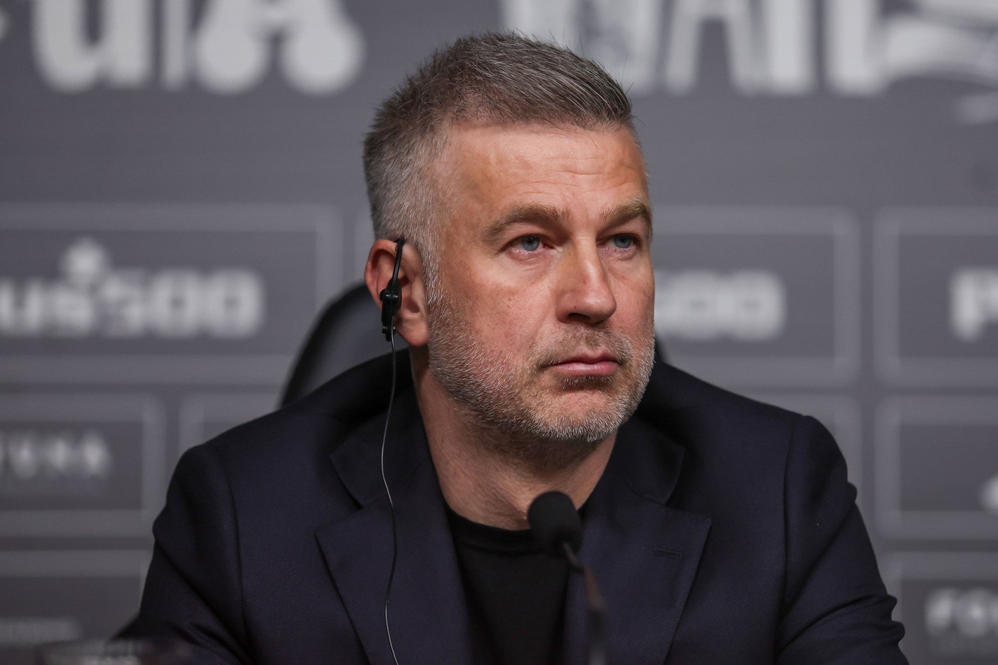 Ce a pățit Edi Iordănescu în biroul antrenorului din Premier League: „A aruncat totul în toate direcțiile, înjura, țipa”