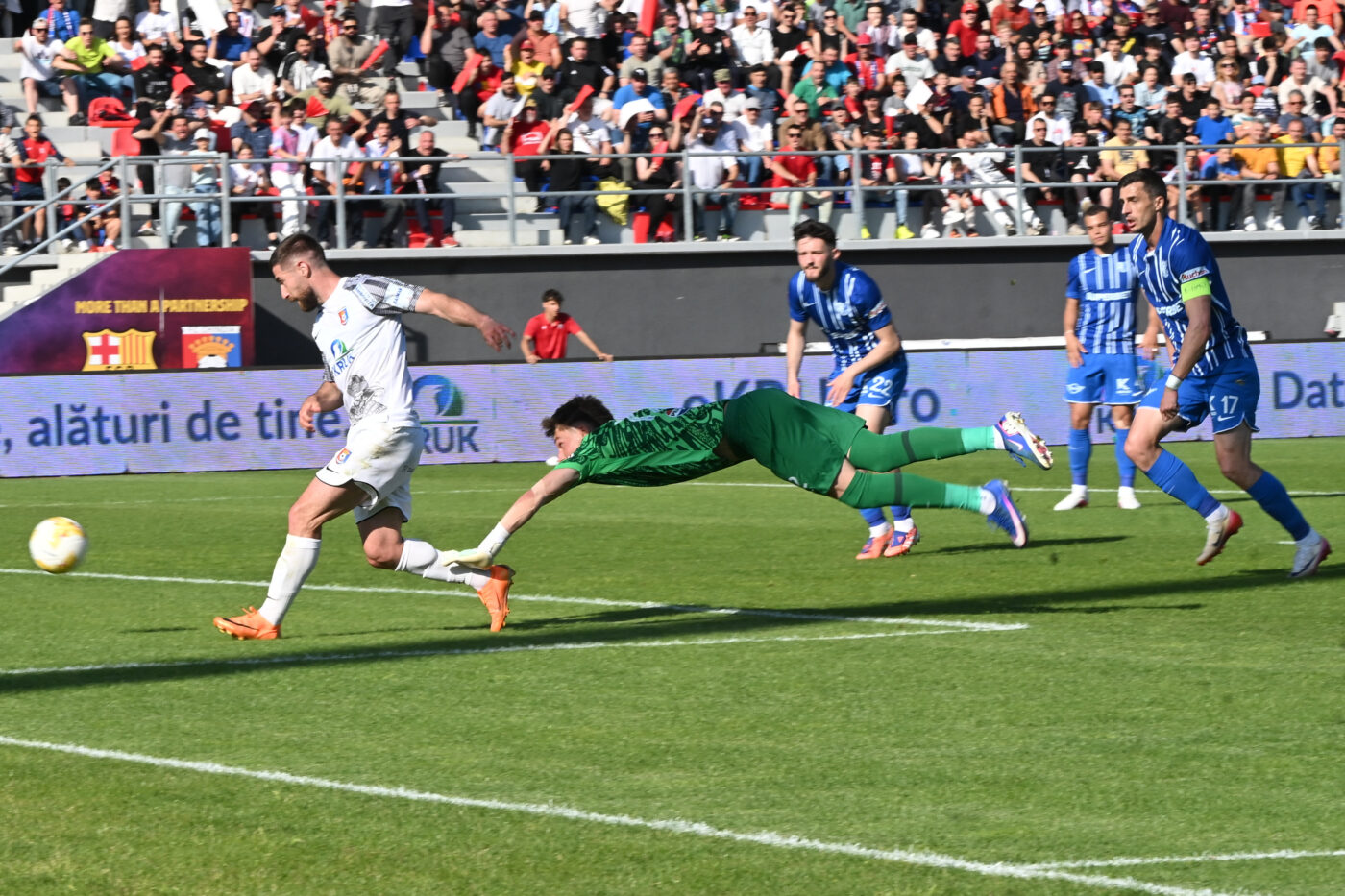 EXCLUSIV Fază controversată la Chindia – Farul! Un arbitru din Superliga a dat verdictul