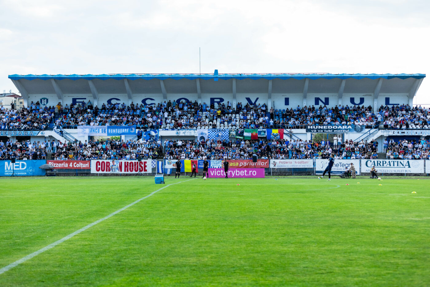 Reacția Corvinului după atacul asupra sa, a Hunedoarei și a suporterilor săi din partea președintelui executiv al FC Voluntari. Acțiunile prin care vrea să-l pună la respect