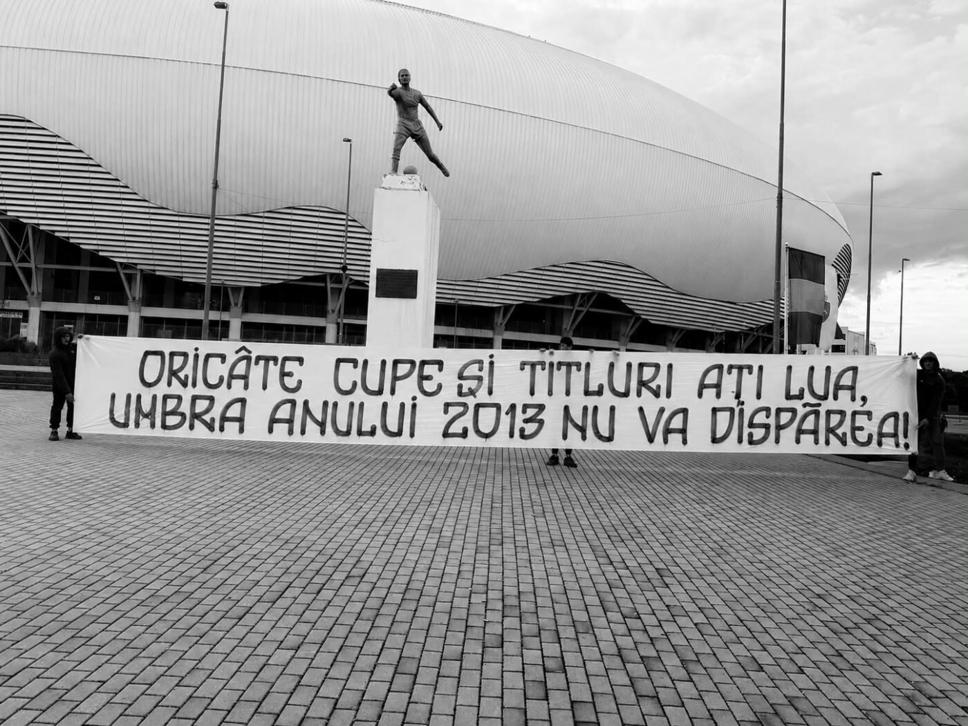 EXCLUSIV Continuă războiul dintre FCU și CSU! Peluza Sud Craiova, mesaj pentru Peluza Nord: „Oricâte cupe și titluri ați lua, umbra anului 2013 nu va dispărea!”