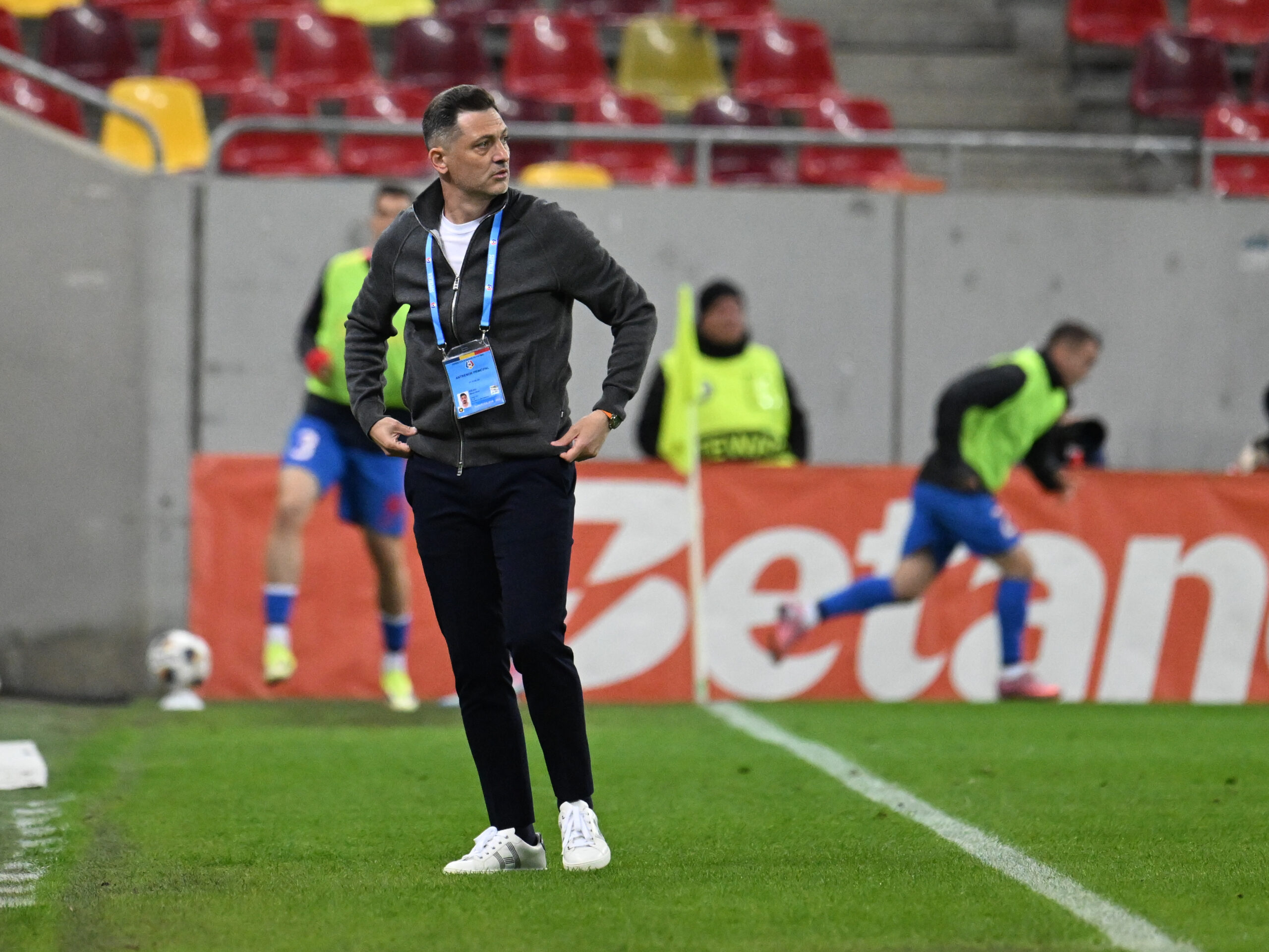 „Poate vine Mirel Rădoi înapoi”