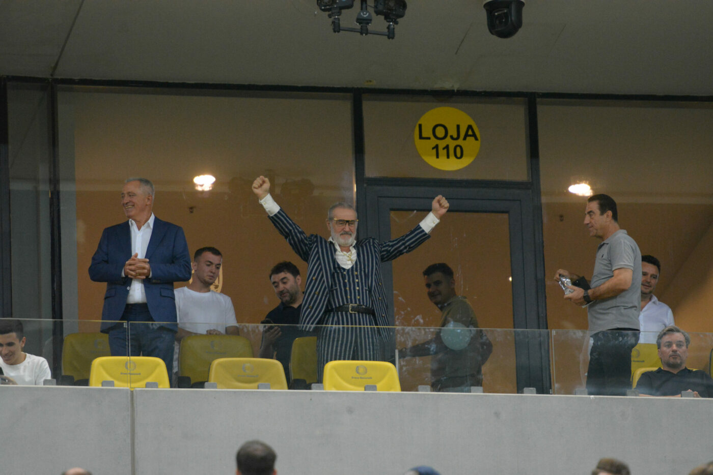 gigi-becali-a-incasat-8700000-de-euro-fcsb-a-strans-o-avere-de-la-uefa-1400x934.jpg